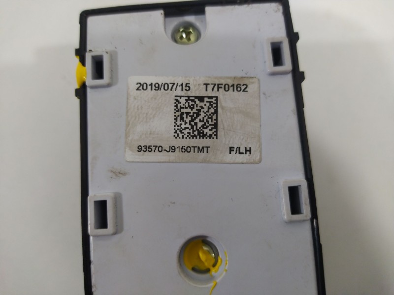Recambio de mando elevalunas delantero izquierdo para hyundai kona tecno 2wd referencia OEM IAM 93570J9150TMT  3K54911200
