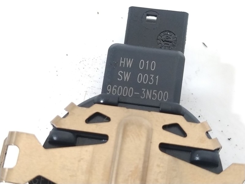 Recambio de sensor para hyundai kona tecno 2wd referencia OEM IAM 960003N500  