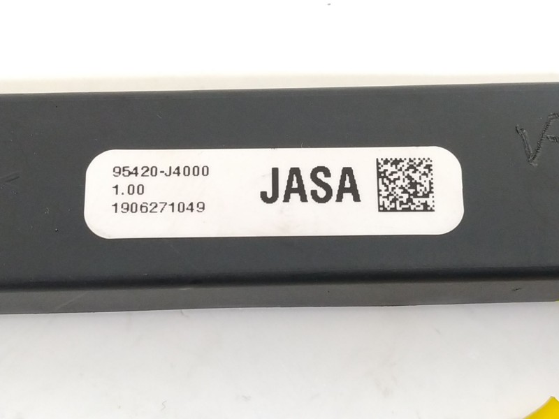 Recambio de antena para hyundai kona tecno 2wd referencia OEM IAM 95420J4000  