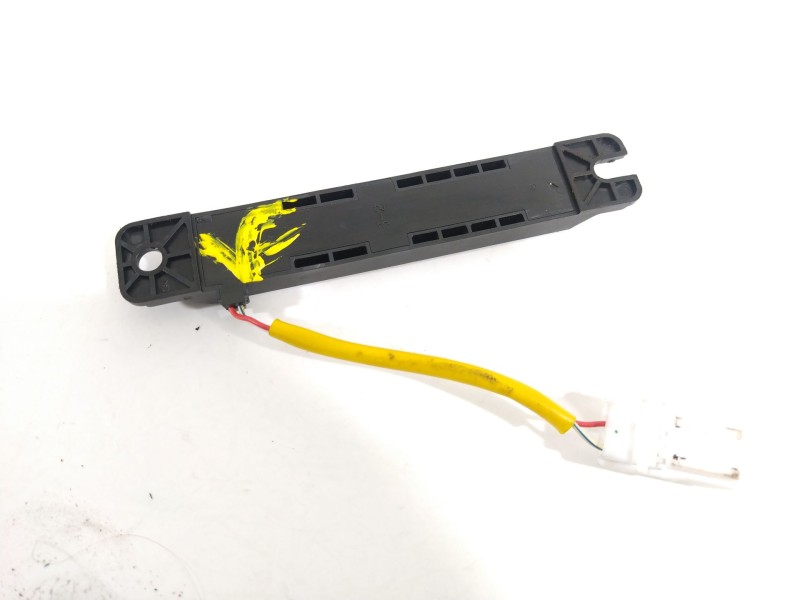 Recambio de antena para hyundai kona tecno 2wd referencia OEM IAM 95420J4000  