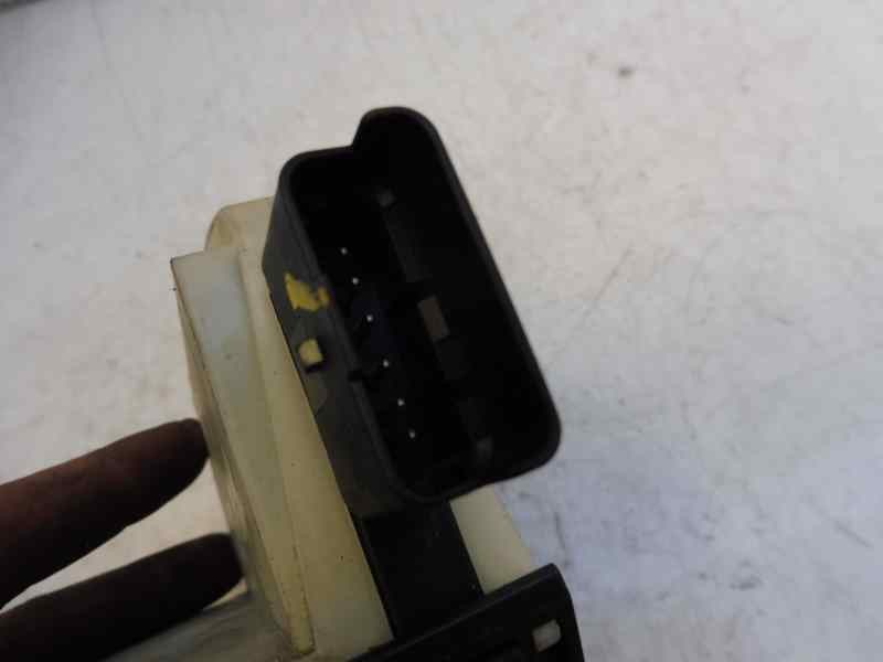 Recambio de cerradura puerta delantera derecha para peugeot 208 allure referencia OEM IAM 9688079980  