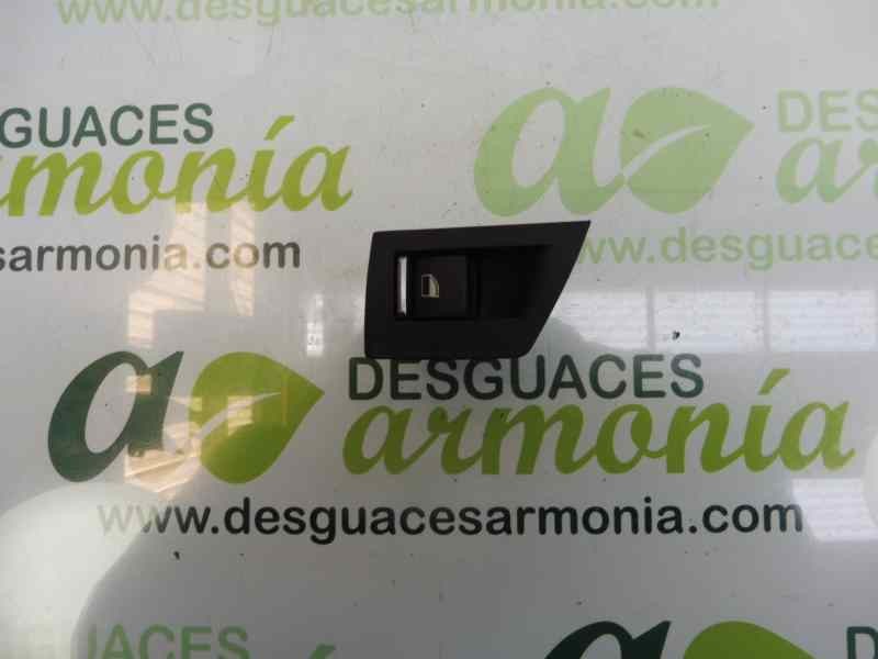 Recambio de mando elevalunas trasero derecho para bmw serie 5 touring (f11) m550d xdrive referencia OEM IAM 924194901  