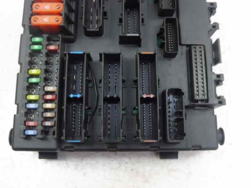 Recambio de caja reles / fusibles para opel vectra c berlina elegance referencia OEM IAM 13205776  519164008