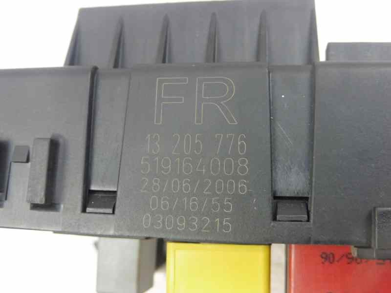 Recambio de caja reles / fusibles para opel vectra c berlina elegance referencia OEM IAM 13205776  519164008