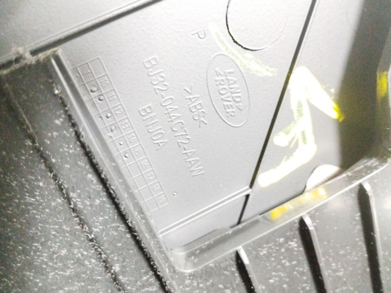 Recambio de consola central para land rover range rover evoque (l538) 2.0 d 4x4 referencia OEM IAM BJ32044C72  