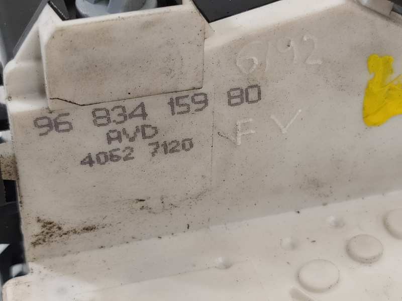Recambio de cerradura puerta delantera derecha para citroën c4 berlina collection referencia OEM IAM 9683415980  