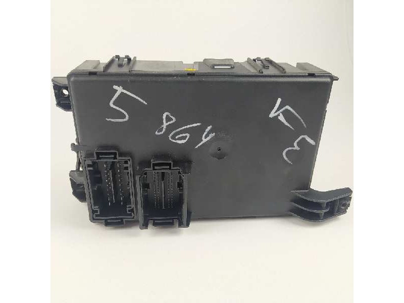 Recambio de caja reles / fusibles para fiat grande punto (199) 1.4 8v active referencia OEM IAM 517986150  28106881