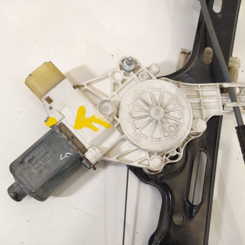 Recambio de elevalunas delantero derecho para bmw serie 1 berlina (e81/e87) 120d referencia OEM IAM 6927028 7067796 0130822227