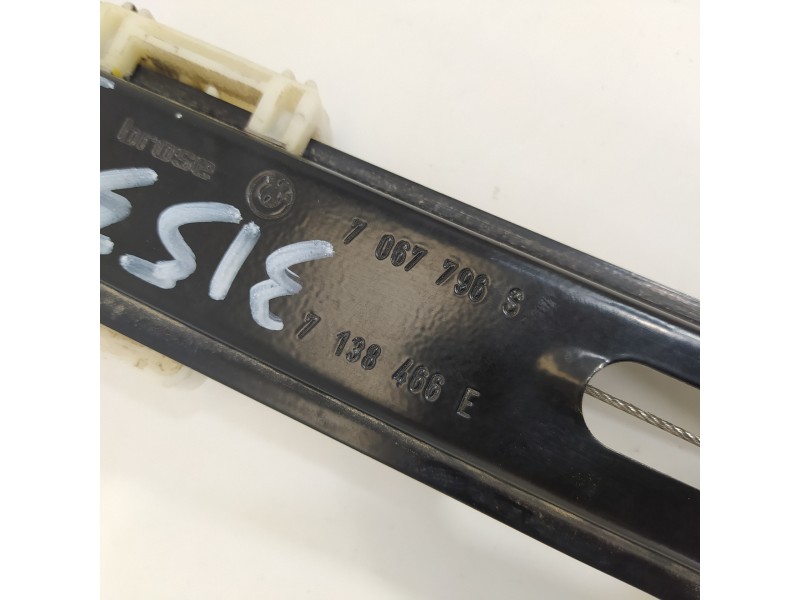 Recambio de elevalunas delantero derecho para bmw serie 1 berlina (e81/e87) 120d referencia OEM IAM 6927028 7067796 0130822227