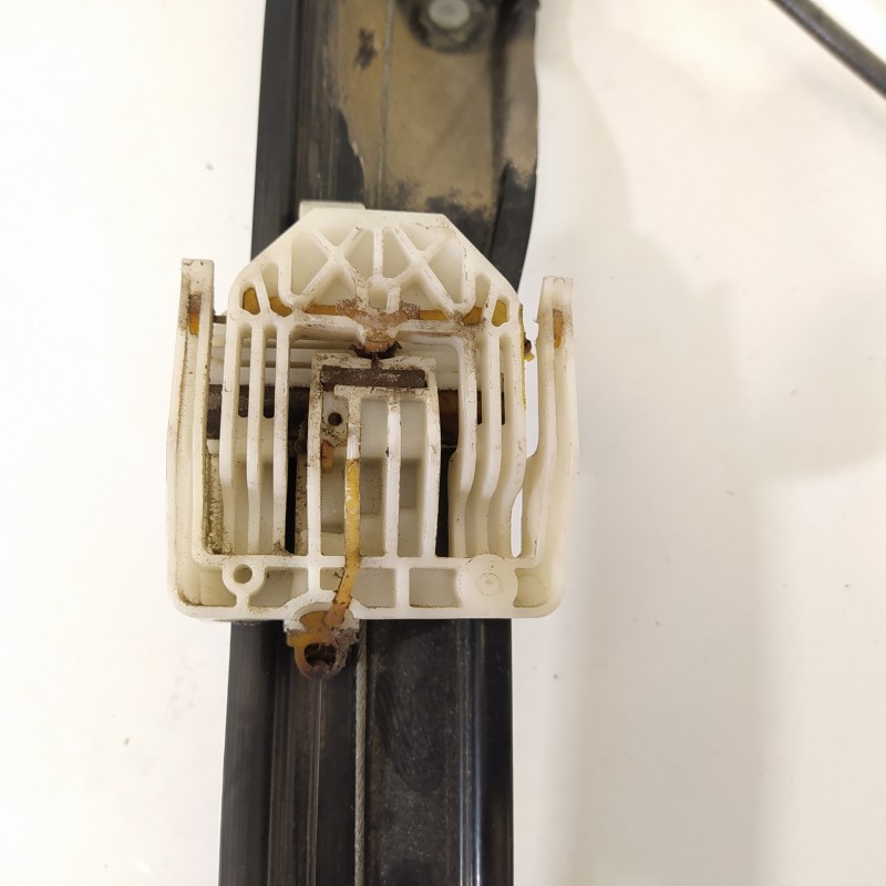 Recambio de elevalunas delantero derecho para bmw serie 1 berlina (e81/e87) 120d referencia OEM IAM 6927028 7067796 0130822227