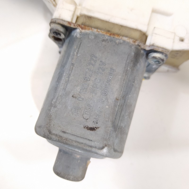 Recambio de elevalunas delantero derecho para bmw serie 1 berlina (e81/e87) 120d referencia OEM IAM 6927028 7067796 0130822227