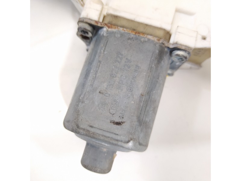 Recambio de elevalunas delantero derecho para bmw serie 1 berlina (e81/e87) 120d referencia OEM IAM 6927028 7067796 0130822227