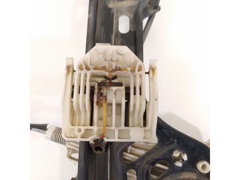 Recambio de elevalunas delantero derecho para bmw serie 1 berlina (e81/e87) 120d referencia OEM IAM 6927028 7067796 0130822227