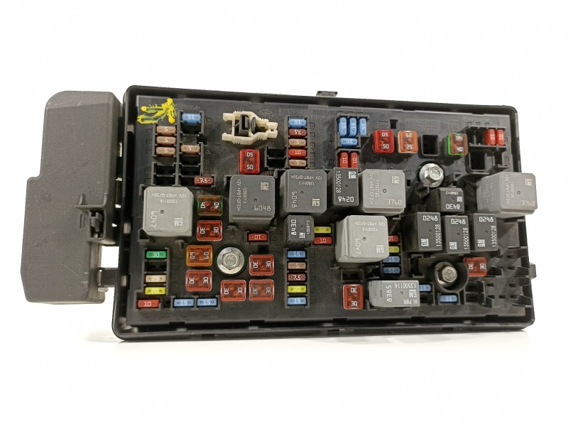 Recambio de caja reles / fusibles para opel insignia berlina edition referencia OEM IAM 13343479 13255300 13255300