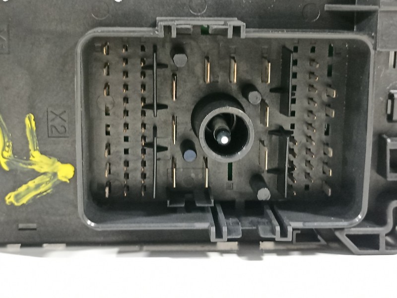 Recambio de caja reles / fusibles para opel insignia berlina edition referencia OEM IAM 13343479 13255300 13255300