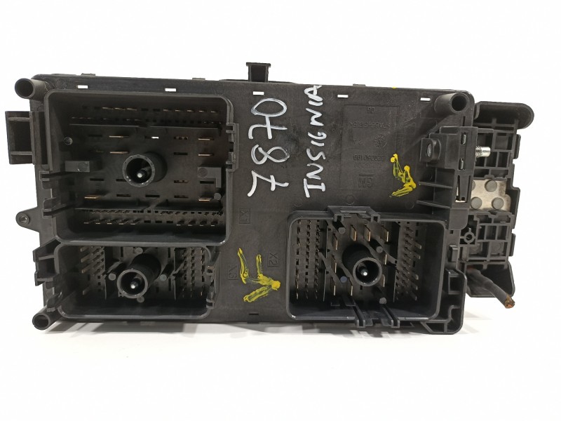 Recambio de caja reles / fusibles para opel insignia berlina edition referencia OEM IAM 13343479 13255300 13255300