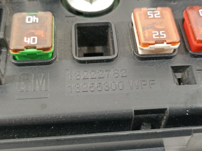 Recambio de caja reles / fusibles para opel insignia berlina edition referencia OEM IAM 13343479 13255300 13255300