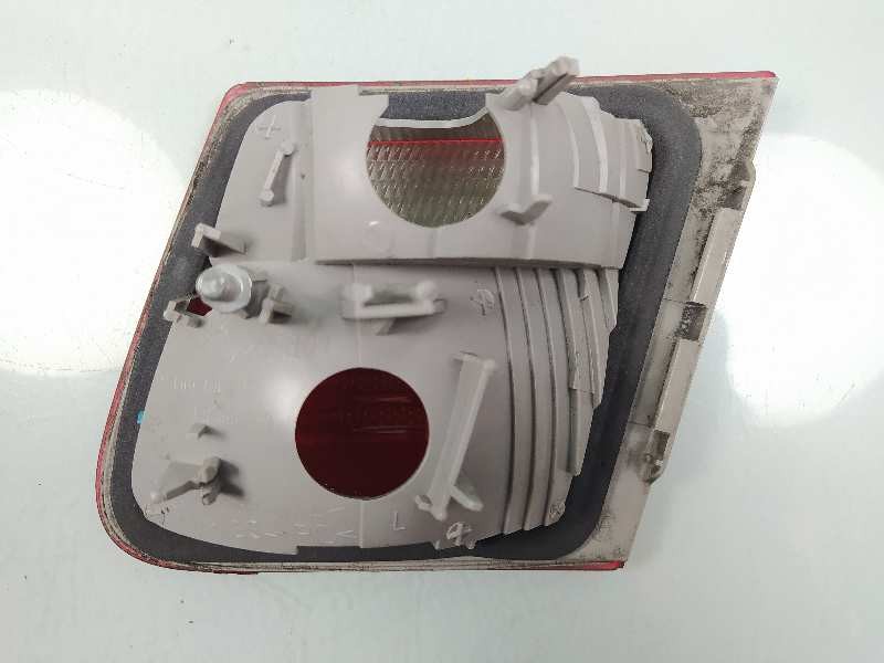 Recambio de piloto trasero izquierdo en porton para bmw serie 3 touring (e46) 320d referencia OEM IAM 63218368759  