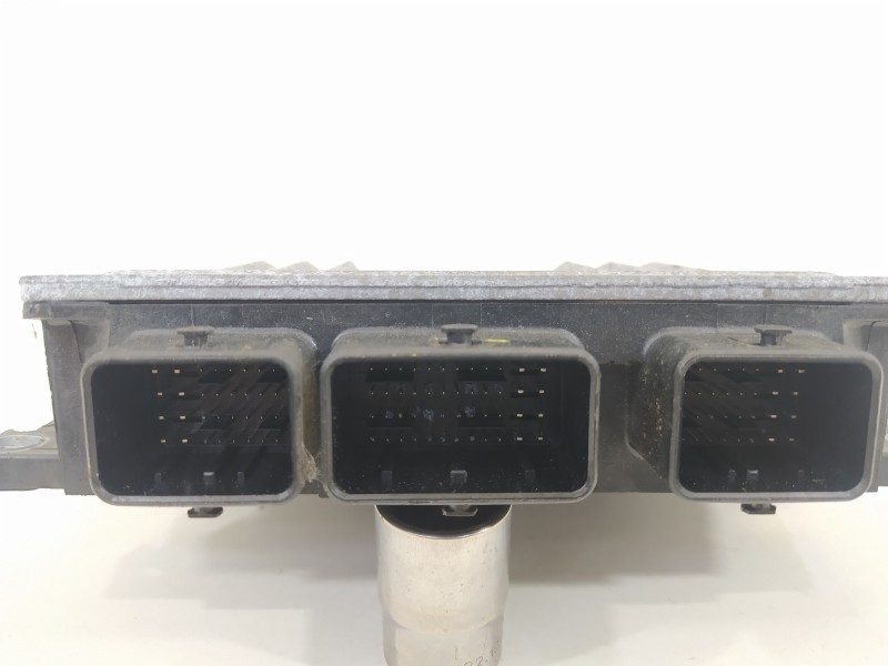 Recambio de centralita motor uce para renault clio iii authentique referencia OEM IAM 8200399038  8200619409