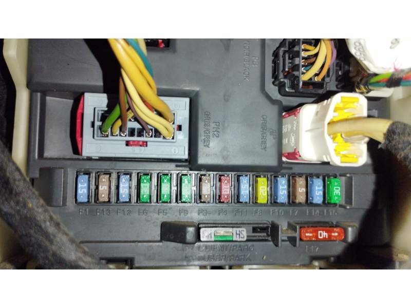 CAJA RELES / FUSIBLES 9666951980 