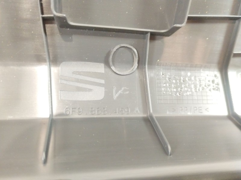 Recambio de moldura para seat arona xperience referencia OEM IAM 6f9863459A  