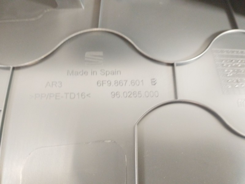 Recambio de guarnecido porton trasero para seat arona xperience referencia OEM IAM 6F9867601  