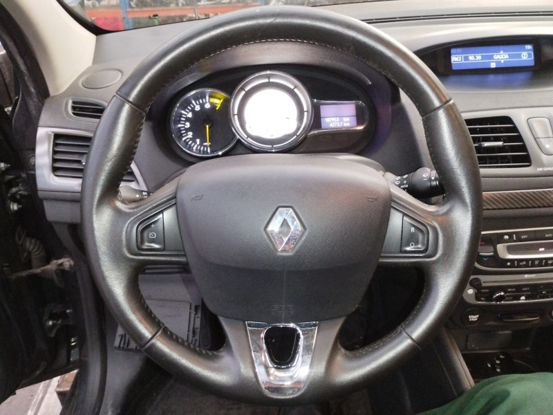 Recambio de volante para renault megane iii berlina 5 p dynamique referencia OEM IAM   