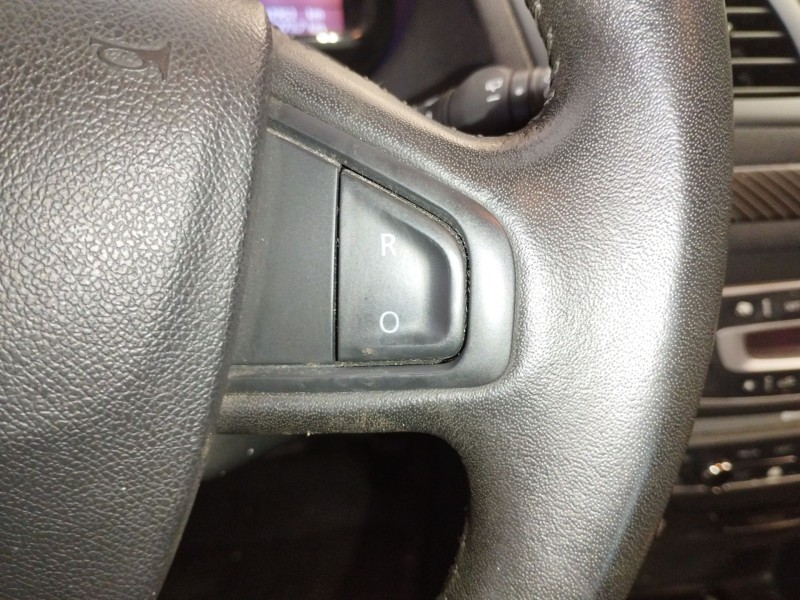 Recambio de volante para renault megane iii berlina 5 p dynamique referencia OEM IAM   