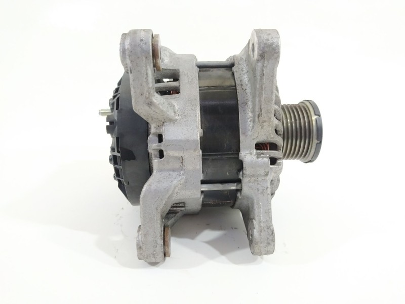 Recambio de alternador para renault captur limited referencia OEM IAM 231009933R  