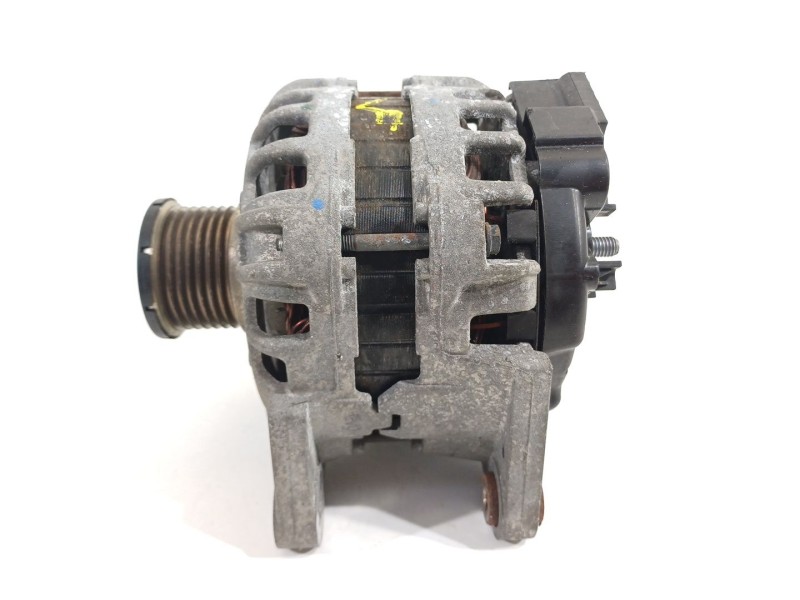Recambio de alternador para dacia sandero comfort referencia OEM IAM 231002854R  