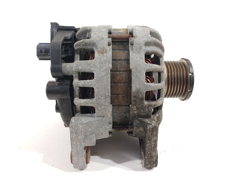 Recambio de alternador para dacia sandero comfort referencia OEM IAM 231002854R  