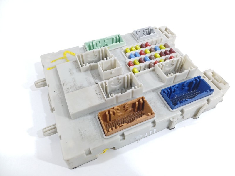 Recambio de caja reles / fusibles para ford focus turn. st-line b&r referencia OEM IAM GV6T14A073PJ  