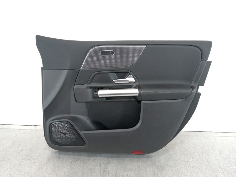 Recambio de guarnecido puerta delantera derecha para mercedes-benz clase b (w247) 247 referencia OEM IAM A2477205800  