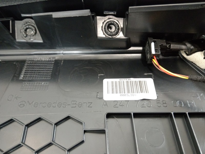 Recambio de guarnecido puerta delantera derecha para mercedes-benz clase b (w247) 247 referencia OEM IAM A2477205800  