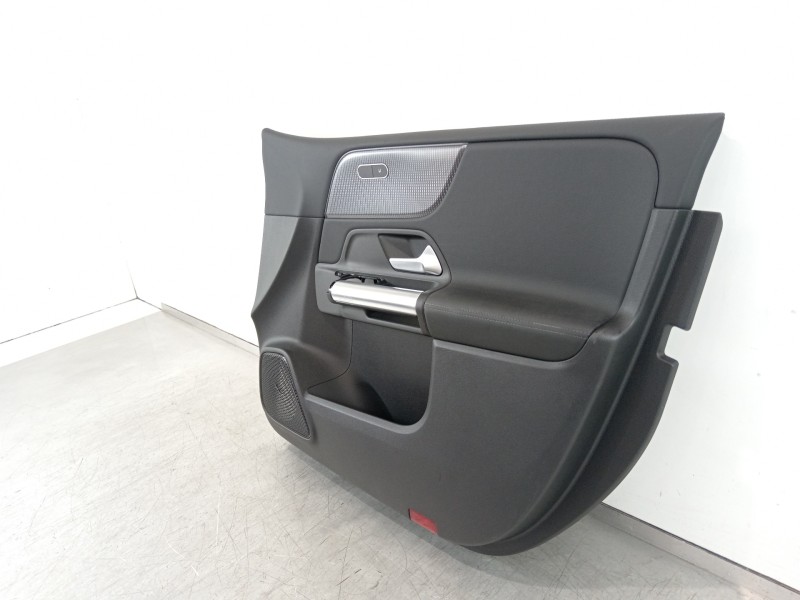 Recambio de guarnecido puerta delantera derecha para mercedes-benz clase b (w247) 247 referencia OEM IAM A2477205800  