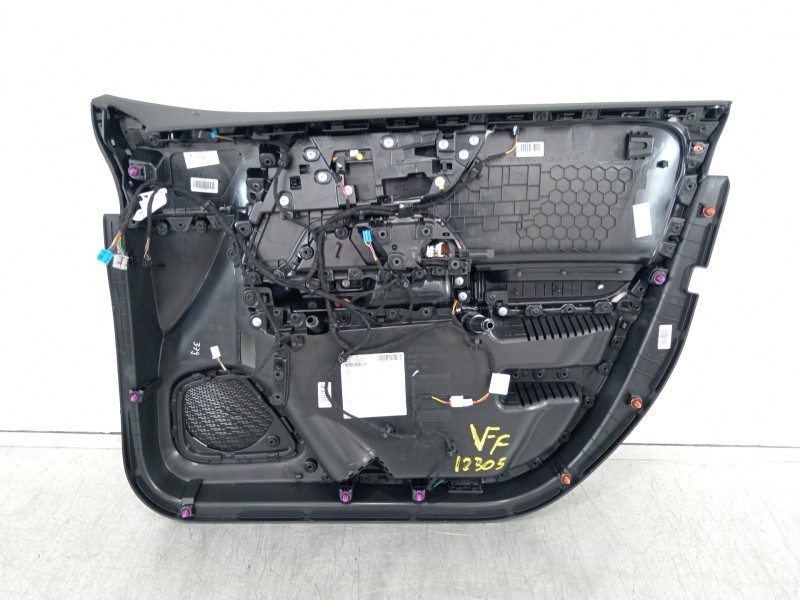 Recambio de guarnecido puerta delantera izquierda para mercedes-benz clase b (w247) 247 referencia OEM IAM A2477204702  