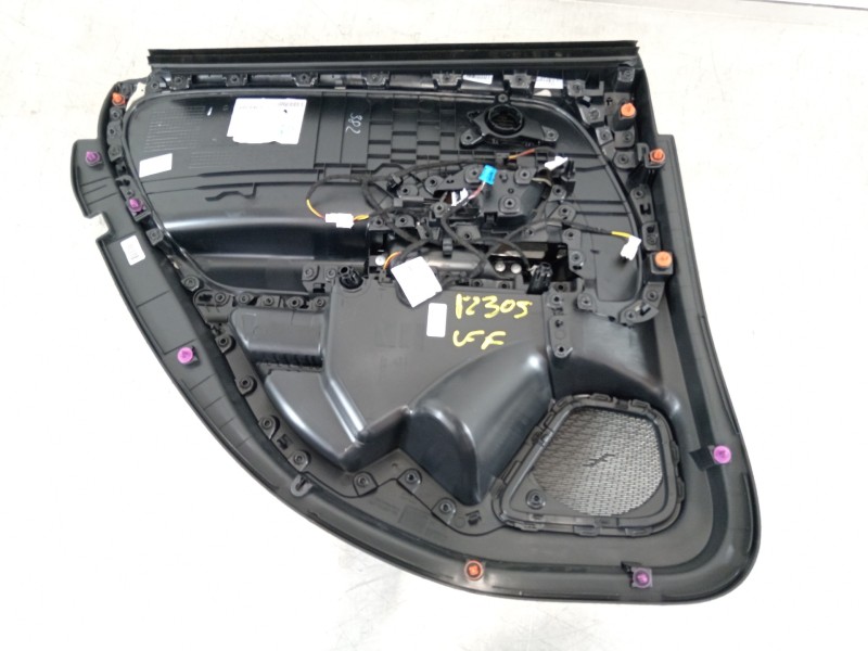 Recambio de guarnecido puerta trasera derecha para mercedes-benz clase b (w247) 247 referencia OEM IAM A2477309800  