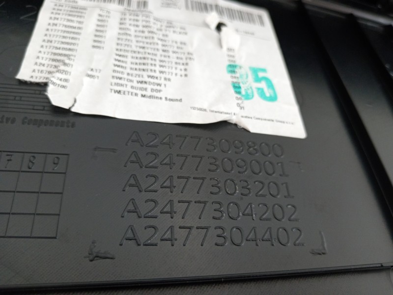 Recambio de guarnecido puerta trasera derecha para mercedes-benz clase b (w247) 247 referencia OEM IAM A2477309800  