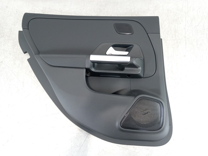 Recambio de guarnecido puerta trasera izquierda para mercedes-benz clase b (w247) 247 referencia OEM IAM A2477309700  