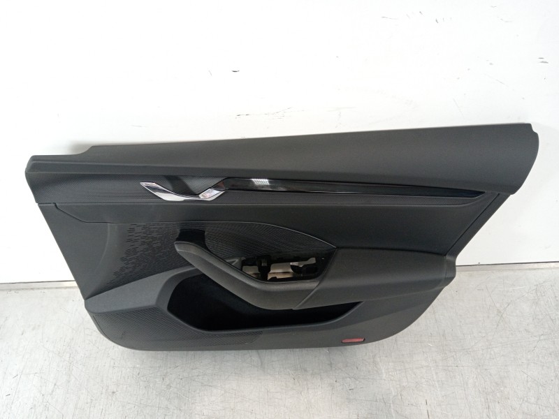 Recambio de guarnecido puerta delantera derecha para skoda octavia combi (5e5) ambition referencia OEM IAM 5E4867012  