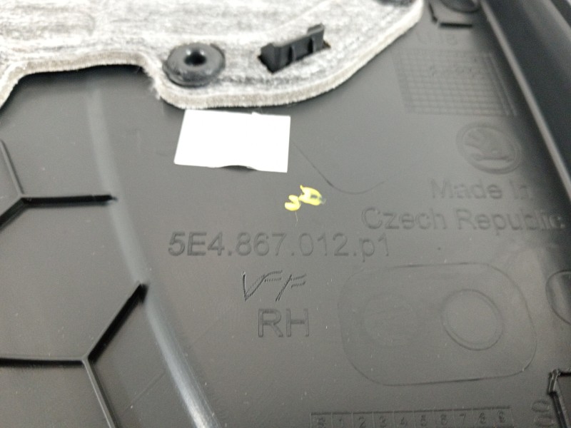 Recambio de guarnecido puerta delantera derecha para skoda octavia combi (5e5) ambition referencia OEM IAM 5E4867012  