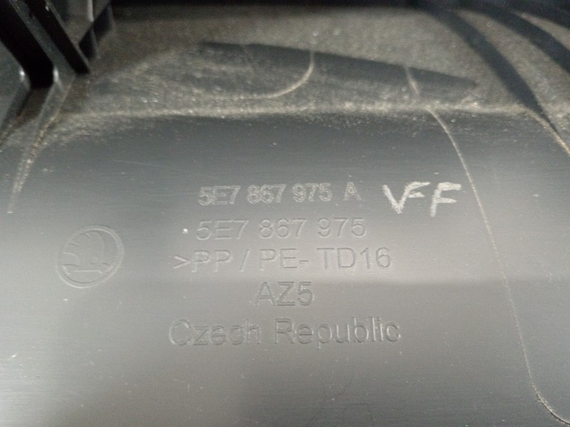 Recambio de guarnecido porton trasero para skoda octavia combi (5e5) ambition referencia OEM IAM 5E7867975A  