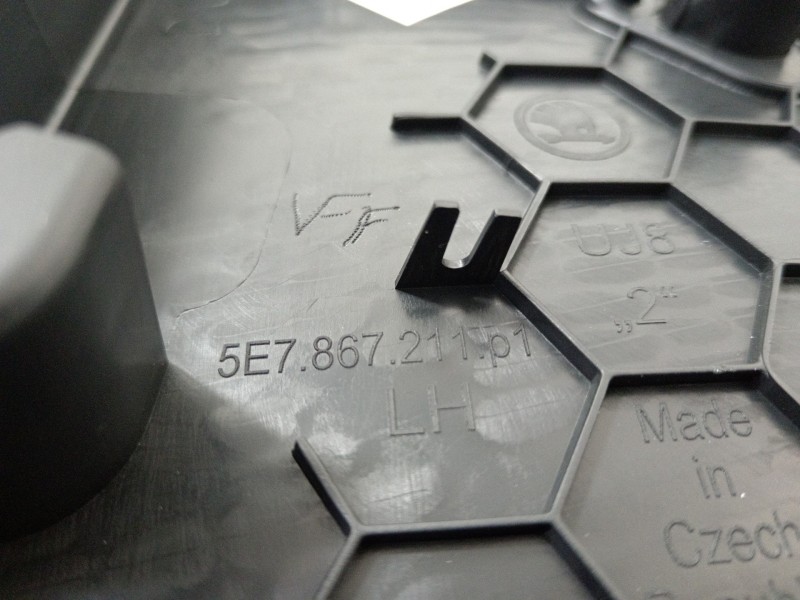 Recambio de guarnecido puerta trasera izquierda para skoda octavia combi (5e5) ambition referencia OEM IAM 5E7867211  