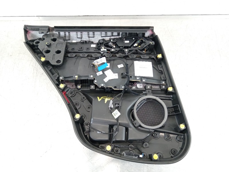 Recambio de guarnecido puerta trasera derecha para alfa romeo stelvio (630) quadrifoglio 4wd referencia OEM IAM 156197051  