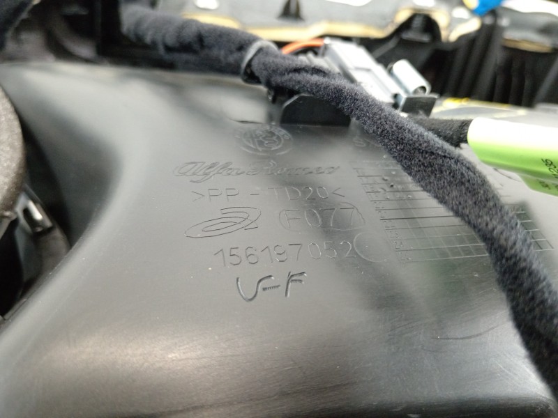 Recambio de guarnecido puerta trasera izquierda para alfa romeo stelvio (630) quadrifoglio 4wd referencia OEM IAM 156197052  