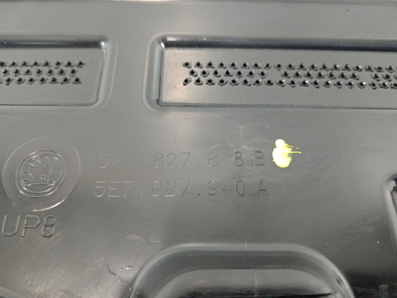 Recambio de aleron trasero para skoda octavia combi (5e5) ambition referencia OEM IAM 5E7827878B  