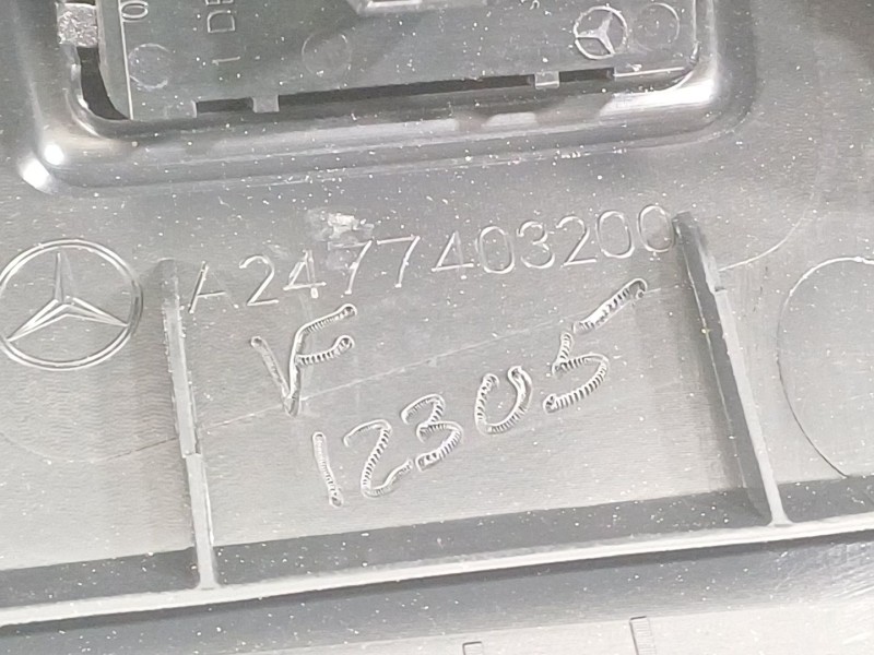 Recambio de moldura para mercedes-benz clase b (w247) 247 referencia OEM IAM A2477403200  