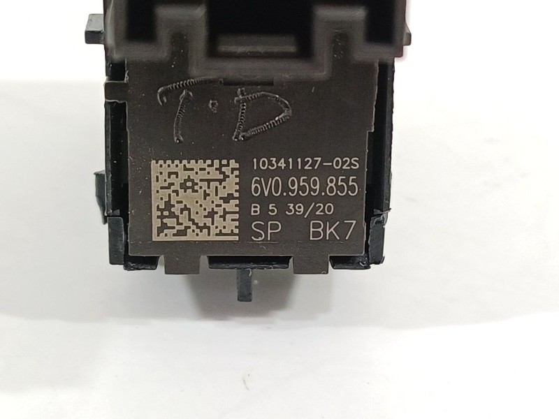 Recambio de mando elevalunas trasero derecho para skoda fabia active referencia OEM IAM 6V0959855  