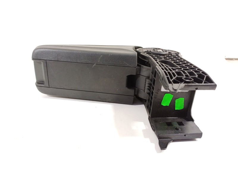 Recambio de apoyabrazos central para skoda fabia active referencia OEM IAM 6V0864207  