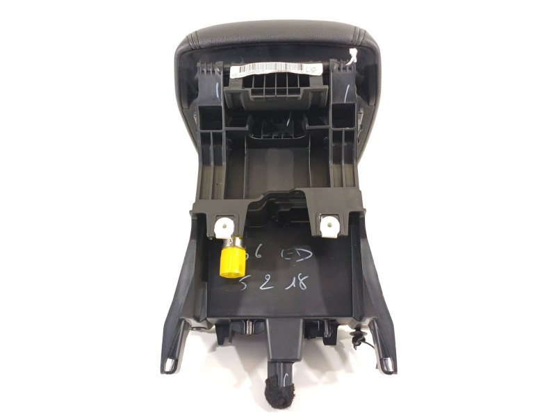 Recambio de apoyabrazos central para ford focus turn. st-line b&r referencia OEM IAM 1427435XCB F1EBA045C74AG358 2001559